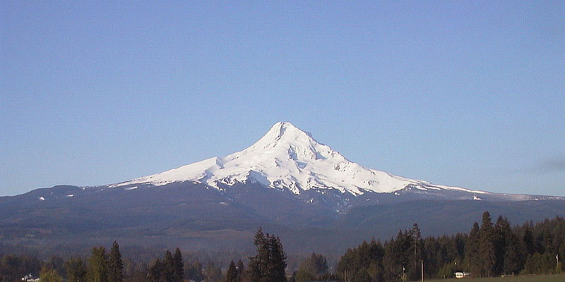 What type of volcano is Mount Hood?