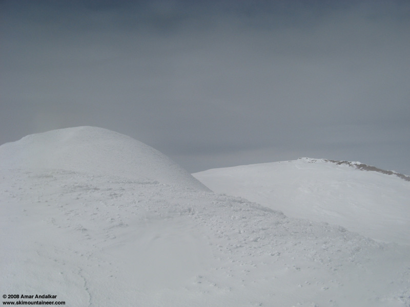 ColumbiaCrestWestCrater-06May2008.jpg