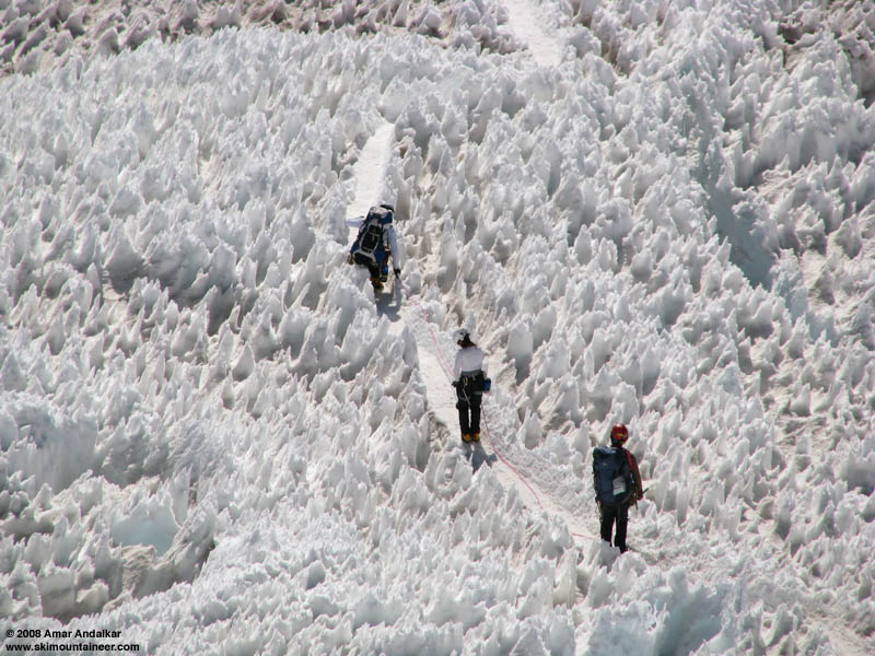 RainierLookingDownAtPenitentes-24Jul2008.jpg
