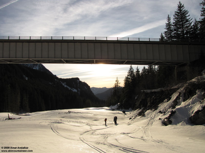 RainierNisquallyBridgeTrio-03Feb2009.jpg