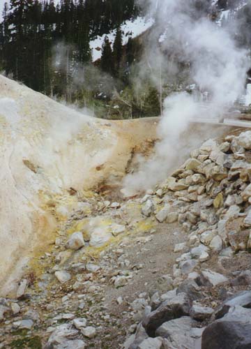 http://www.skimountaineer.com/Trips/LassenSki99/LassenFumarole.jpg